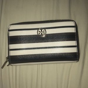 Tory Burch wallet *PERFECT CONDITION*